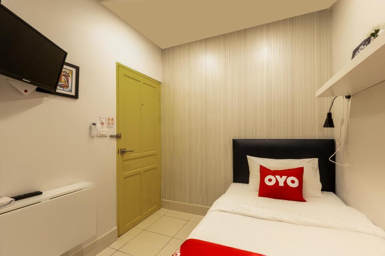 Hotel OYO 960 The Urban Age Deluxe Bangkok Exterior foto
